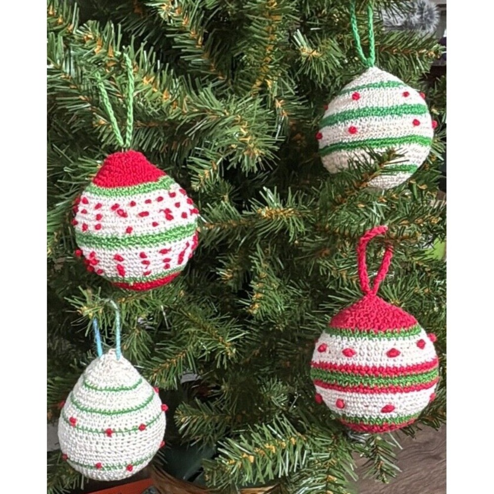 Lot‎ of 4 Vintage Crochet Christmas Ball Ornaments white red green